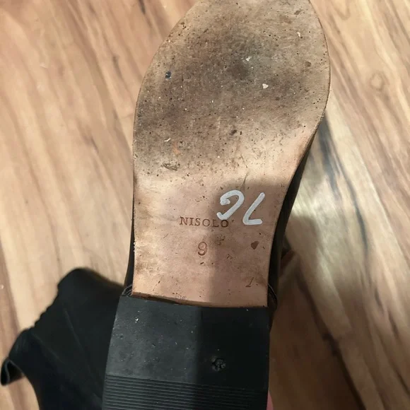 Nisolo Black Chelsea Boot - Picture 2 of 7